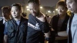 Hongkong: felelősségre vonják a tüntetőket rugdosó rendőröket