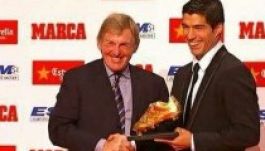 A „harapós” Luis Suárez átvette jól megérdemelt Aranycipőjét