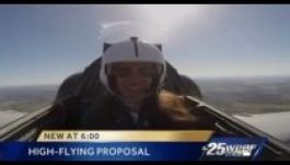 Vadászgépben, a  felhők fölött kérte meg barátnője kezét (VIDEÓ)