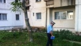 Apja szeme láttára zuhant le a tizedik emeletről a kislány