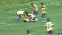 Belehalt a gólörömbe egy indiai focista (VIDEÓ)