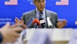 Hat magyar állampolgárt tiltottak ki Amerikából