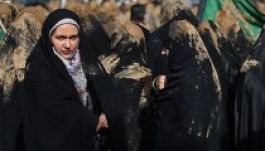 Savval öntöttek le nőket Iránban