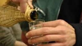 Eltörlik 2015-től a családi pálinkafőzés utáni jövedéki adót