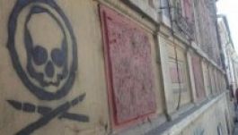 Falfirkák csúfítják Kolozsvár belvárosi épületeit (GALÉRIA)