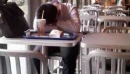 Hasznos lenne szundizás előtt kávézni