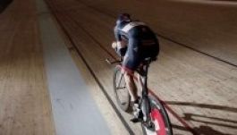 Újabb egyórás rekordkísérlet pályakerékpárban