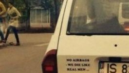 Egy moldovai autóson szórakozik az internet (FOTÓ)