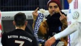 Hamburgi szurkoló támadt a bayernes Franck Ribéryre (VIDEÓ)