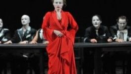 Abszurd látomás a háború borzalmairól: színpadon A Világcirkusz