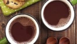 Az idősebbeknek is fontos lenne naponta kakaót inni