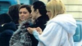 Szokatlan társaságban fotózták le Párizsban Elena Udreát