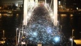 Tüntetés helyett örömünnepet tartanak este a netadó ellenzői