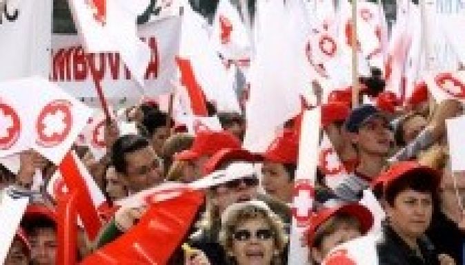 Január elsejétől nő az egészségügyisek bére