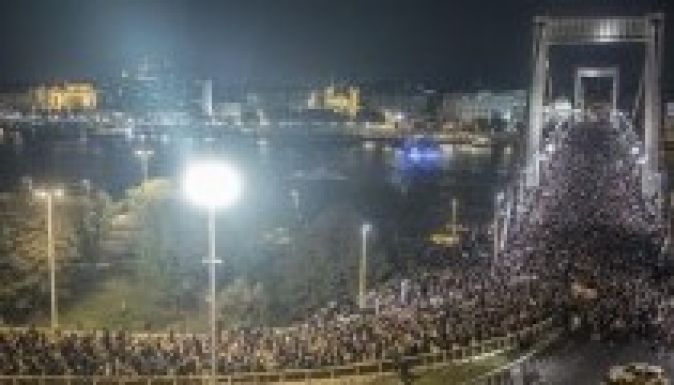 Visszavonták az internetadó javaslatát