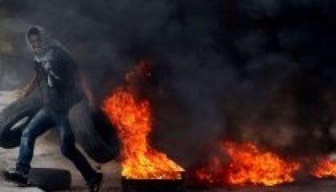 Súlyosan megsebesült egy palesztin és több rendőr Jeruzsálemben