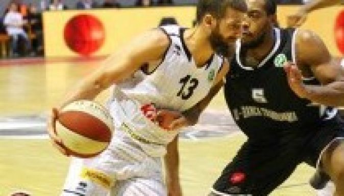 Vereséggel tértek haza Ausztriából a kolozsvári U kosarasai