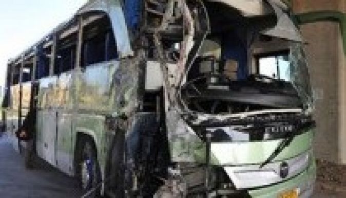 Fel akarta venni mobilját a sofőr, hat ember halt meg