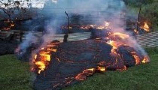 Így pusztított el egy lakóházat a Kilauea vulkánból kifolyó láva