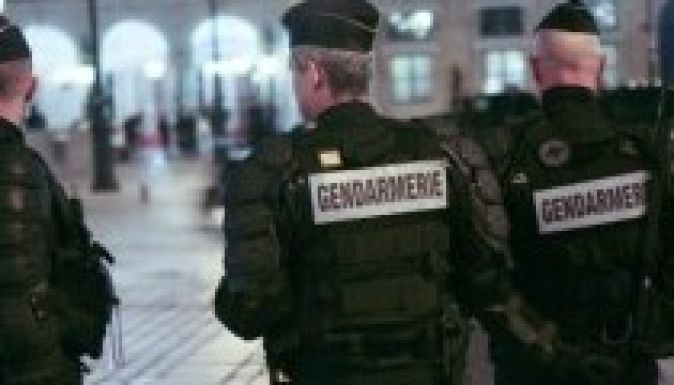 Torinóban és Párizsban könnygázzal oszlatják a román szavazókat