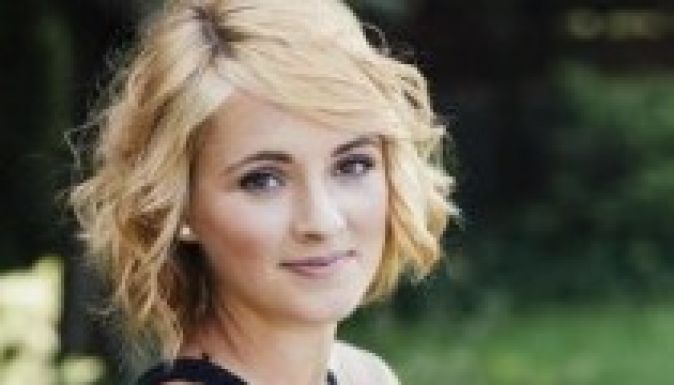 Egy kicsit meztelenkedik is az X-Faktor erdélyi versenyzője