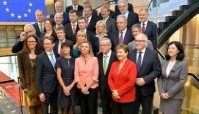 Bizalmatlansági indítványt nyújtottak be a Juncker-bizottság ellen