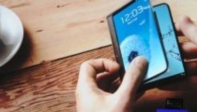 Jön a félbehajtható okostelefon