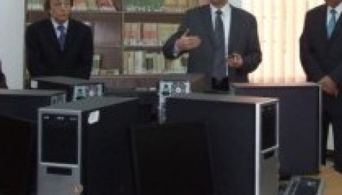 Retteghetnek Klaus Johannistól az elnöki hivatal alkalmazottai