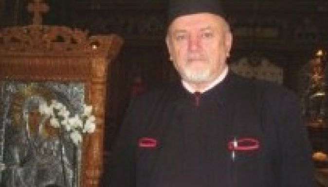 Írásos figyelmeztetést kapott a kampánycsendet sértő ortodox pópa