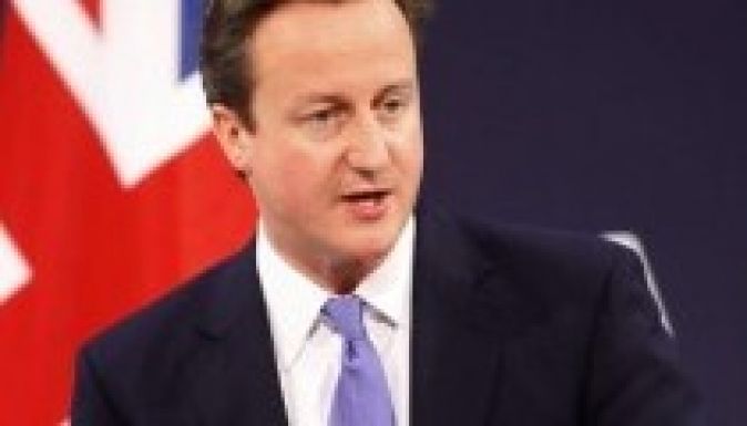 A brit miniszterelnök szigorításokat tervez a külföldi dolgozók miatt