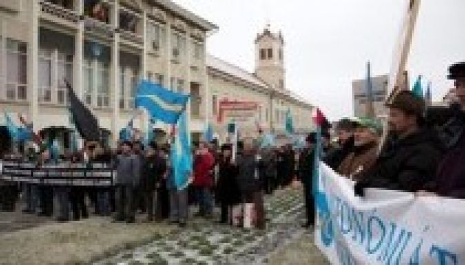 Az 1918-as román ígéretek betartását követelték Sepsiszentgyörgyön