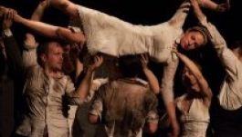 Kéthetes turnén az M Studio Mozgásszínház