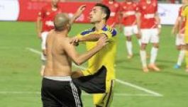 Hapoel-szurkoló támadt rá a Makkabi góllövőjére (VIDEÓ)