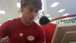 Egyetlen nap alatt híres lett a pénztáros fiú