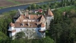 Kapunyitás a marosvécsi Kemény-kastélyban