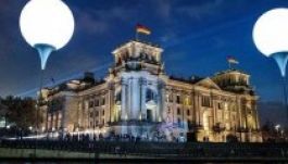 Berlini fal leomlása: az egész emberiség ünnepe