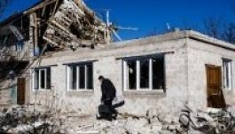 Heves harcok Donyeckben, újabb harckocsik érkeznek