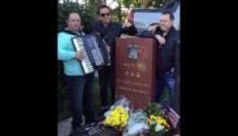 Manelével emlékeznek a harcművészre Bruce Lee sírjánál (VIDEÓ)