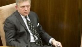 Három napos vita után nem váltották le Robert Ficó szlovák kormányfőt