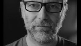 Buddhisták adnak elő és vonulnak Nagyváradon