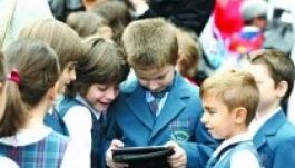 Táblagépeket osztanak ki a harmadikosoknak