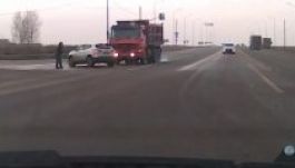 Így kell megúszni egy balesetet (VIDEÓ)