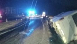 Felborult egy utasokkal teli autóbusz Brassó megyében