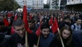 Tízezrek tüntettek Görögországban