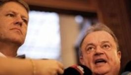 Megbuktatnák a kormányt  Klaus Johannisék