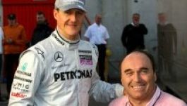 Schumacher kerekes székben ül, és nem tud beszélni