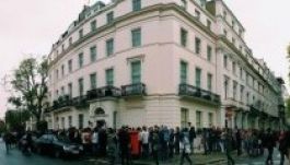 Băsescu nem hívja vissza a nagyköveteket