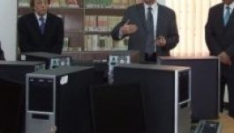 Retteghetnek Klaus Johannistól az elnöki hivatal alkalmazottai