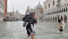 Egyre több gondot okoz az árvíz a velenceieknek