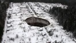 Házakat szippantott be a föld Oroszországban (FOTÓK)